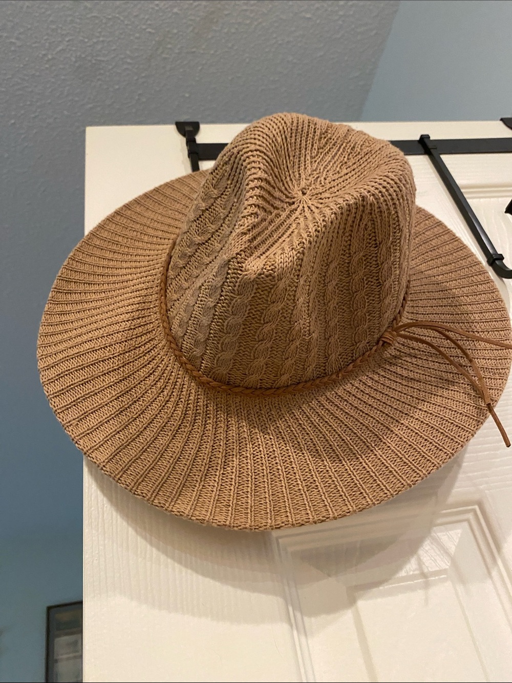 Women’s Knit Wide-Brim Fedora Hat in Tan